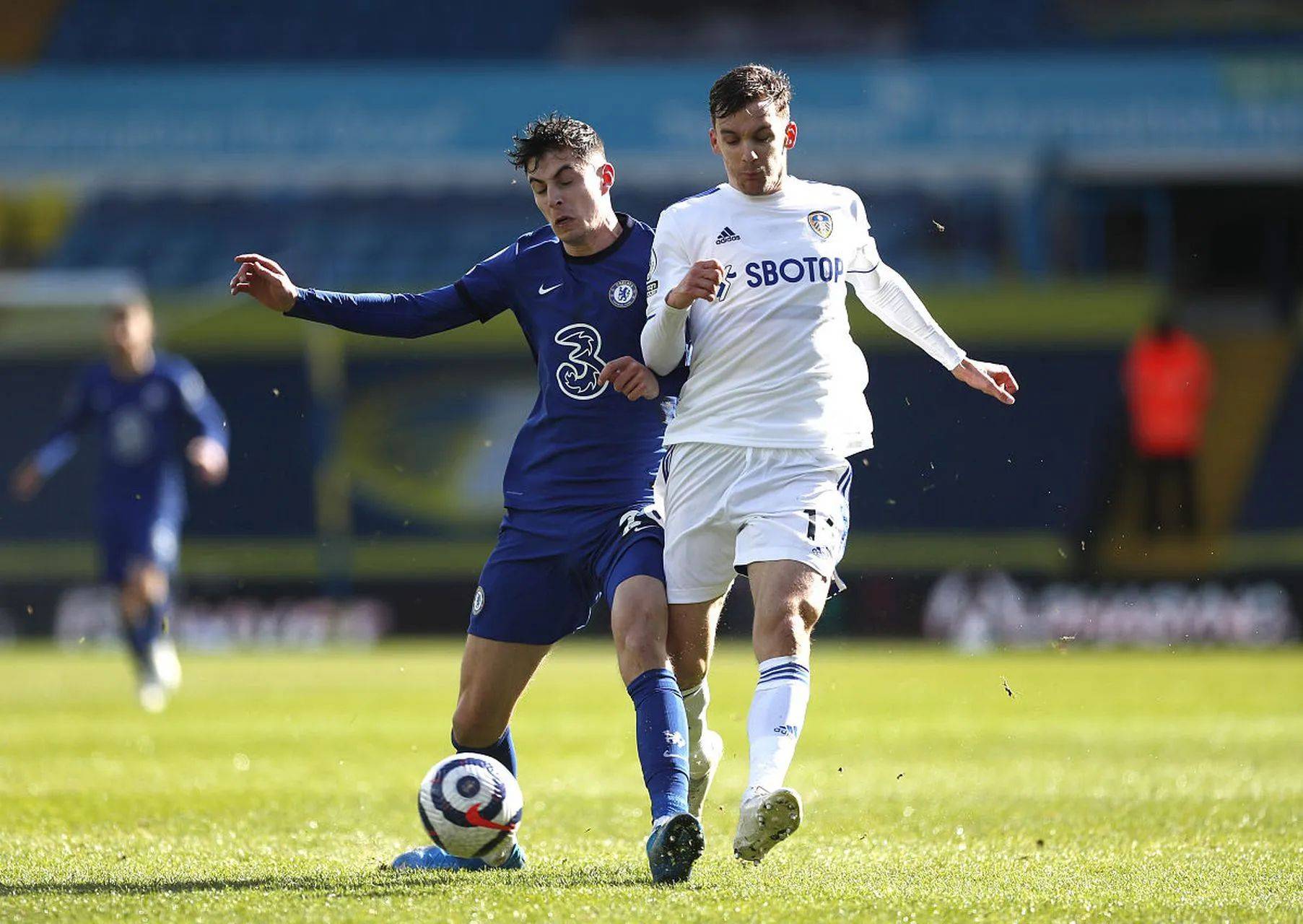 爱游戏登陆入口-转会期突围战来临，多特蒙德围绕英超防线松动，质疑声仍在，训练强度明显提升的简单介绍