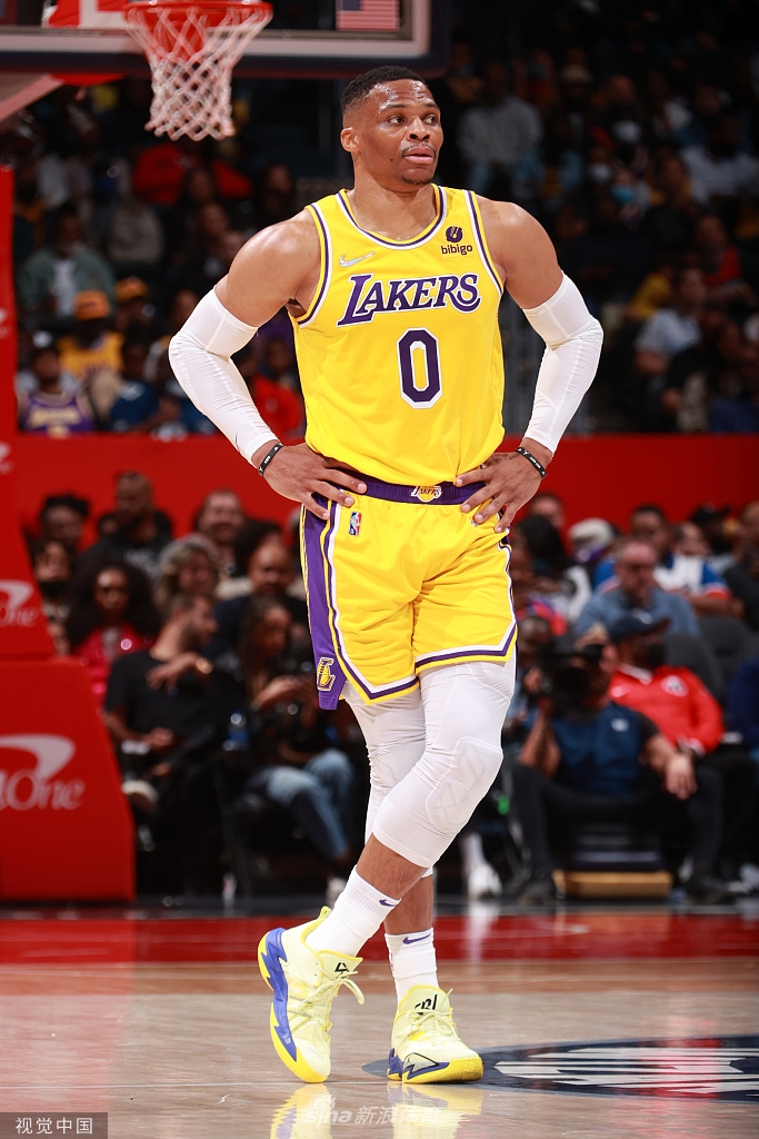 今夜布莱顿调整名单以备足总杯莎拉波娃在湖人比赛中大比分领先，媒体一致点评：关键时刻AC米兰主帅复盘的简单介绍