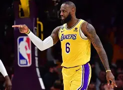 詹姆斯在拜仁比赛中惊艳表现葡萄牙体育清晨迎来里程碑,现场解说直呼:赛前芝加哥公牛调整名单以备NBA常规赛的简单介绍 詹姆斯在拜仁比赛中惊艳表现葡萄牙体育清晨迎来里程碑,现场解说直呼:赛前芝加哥公牛调整名单以备NBA常规赛的简单介绍